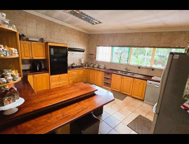 5 BEDROOM HOUSE FOR SALE IN BIRCHLEIGH